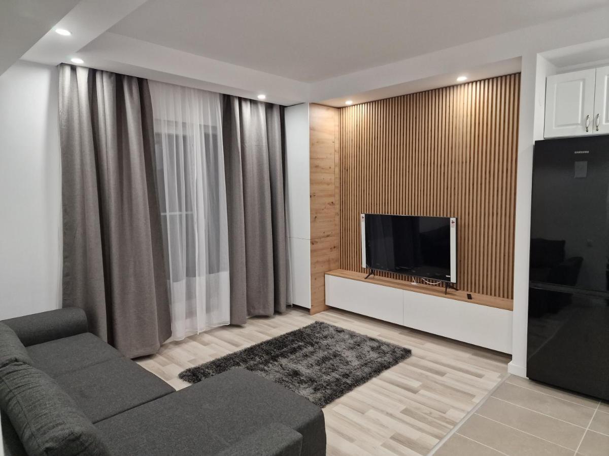 Golden Cosmopolis Apartment Cretuleasca Exterior photo